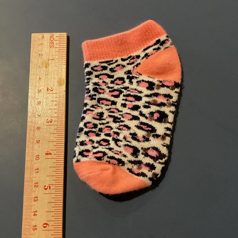 Girls socks leopard design with feet. 6 pairs or 12 socks. EUC. Clean and washed